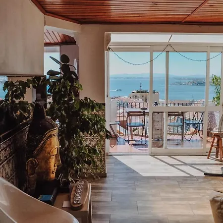 Olympo-Stunning Penthouse Views, Riverside Flat *