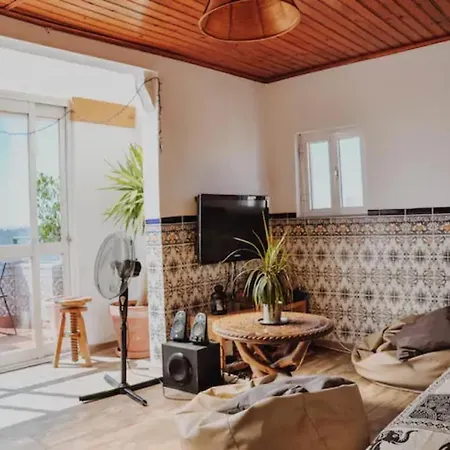 Olympo-Stunning Penthouse Views, Riverside Flat *